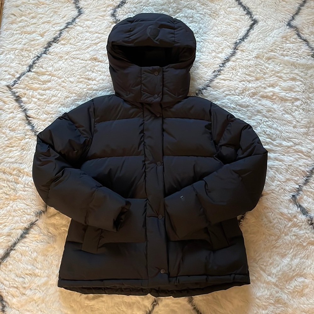 Lululemon Wunder Puff, black, size 6